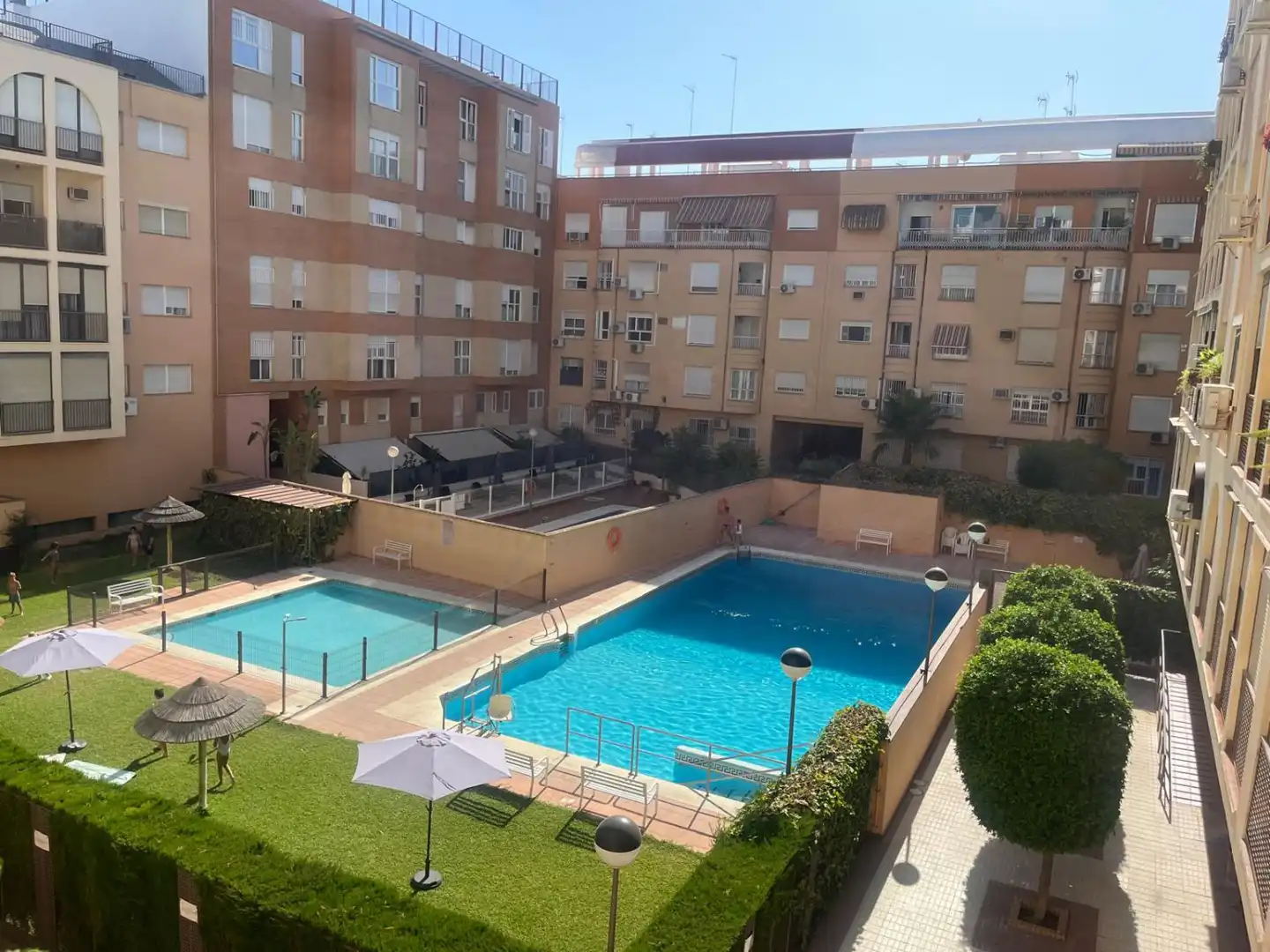 Swimming pool of Flat for rent in Sevilla  with Air Conditioner, Terrace and Community pool