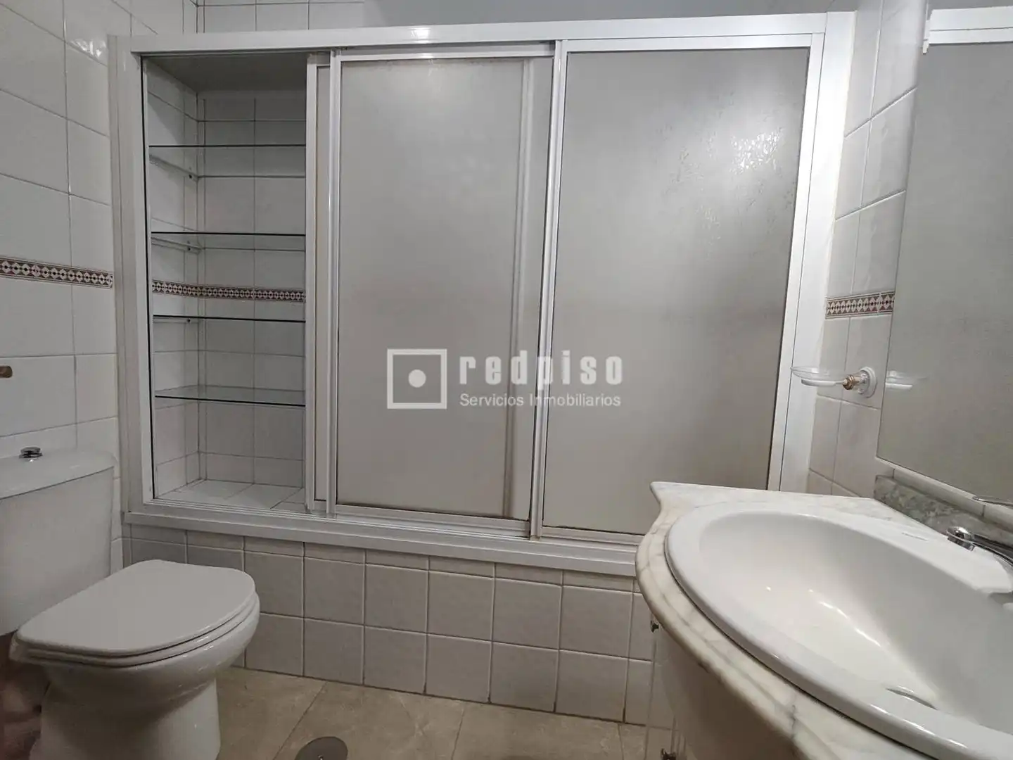 Baño de Piso en venta en Madrid con Aire acondicionado, Calefacción y Jardín privado