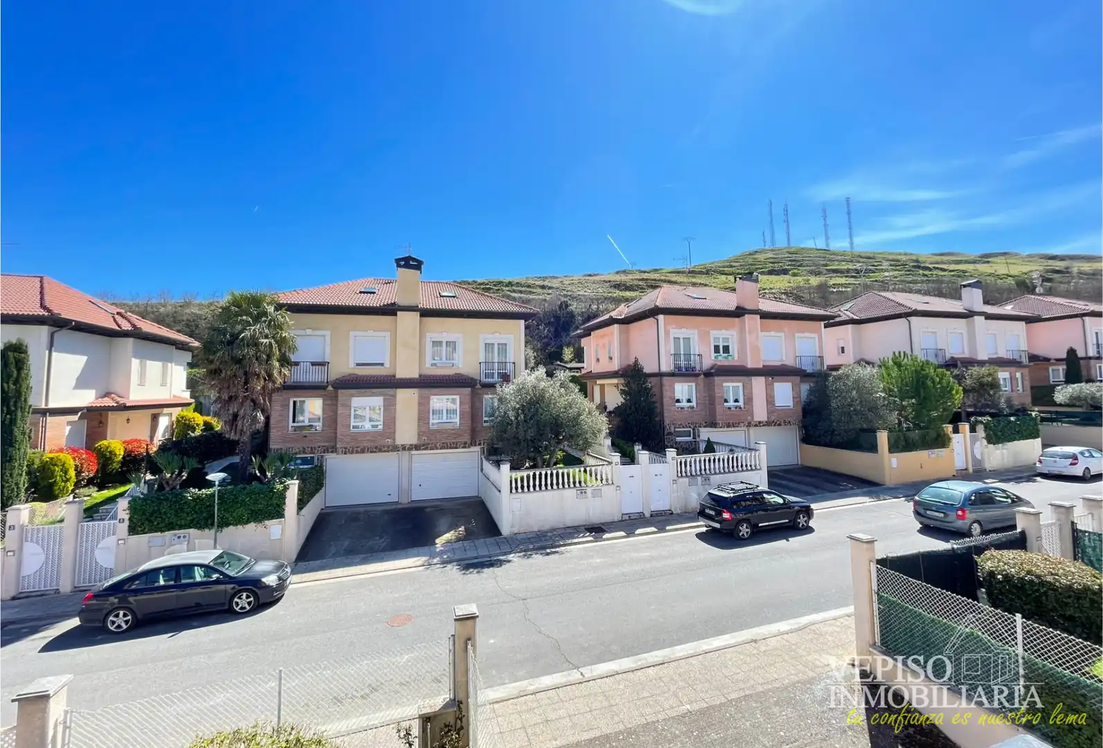 Vista exterior de Casa o xalet en venda en Briviesca amb Aire condicionat, Calefacció i Jardí privat