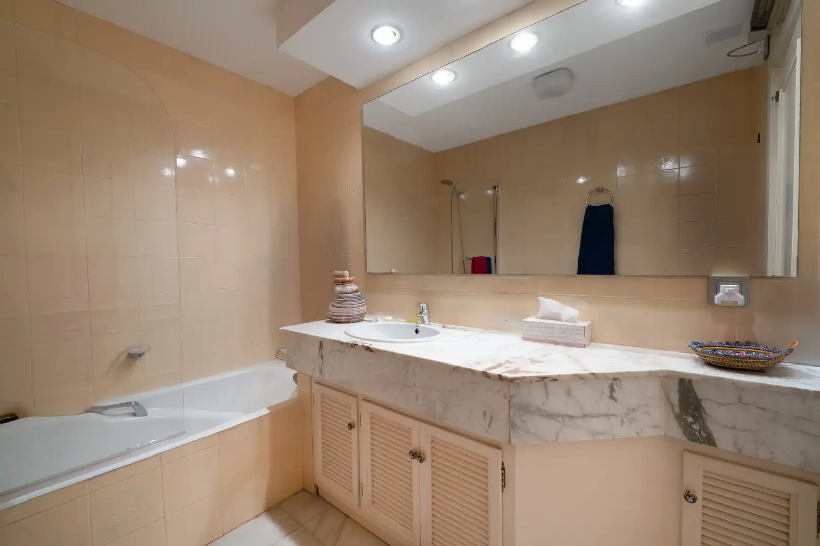 Bany de Apartament en venda en Marbella amb Calefacció, Terrassa i Piscina