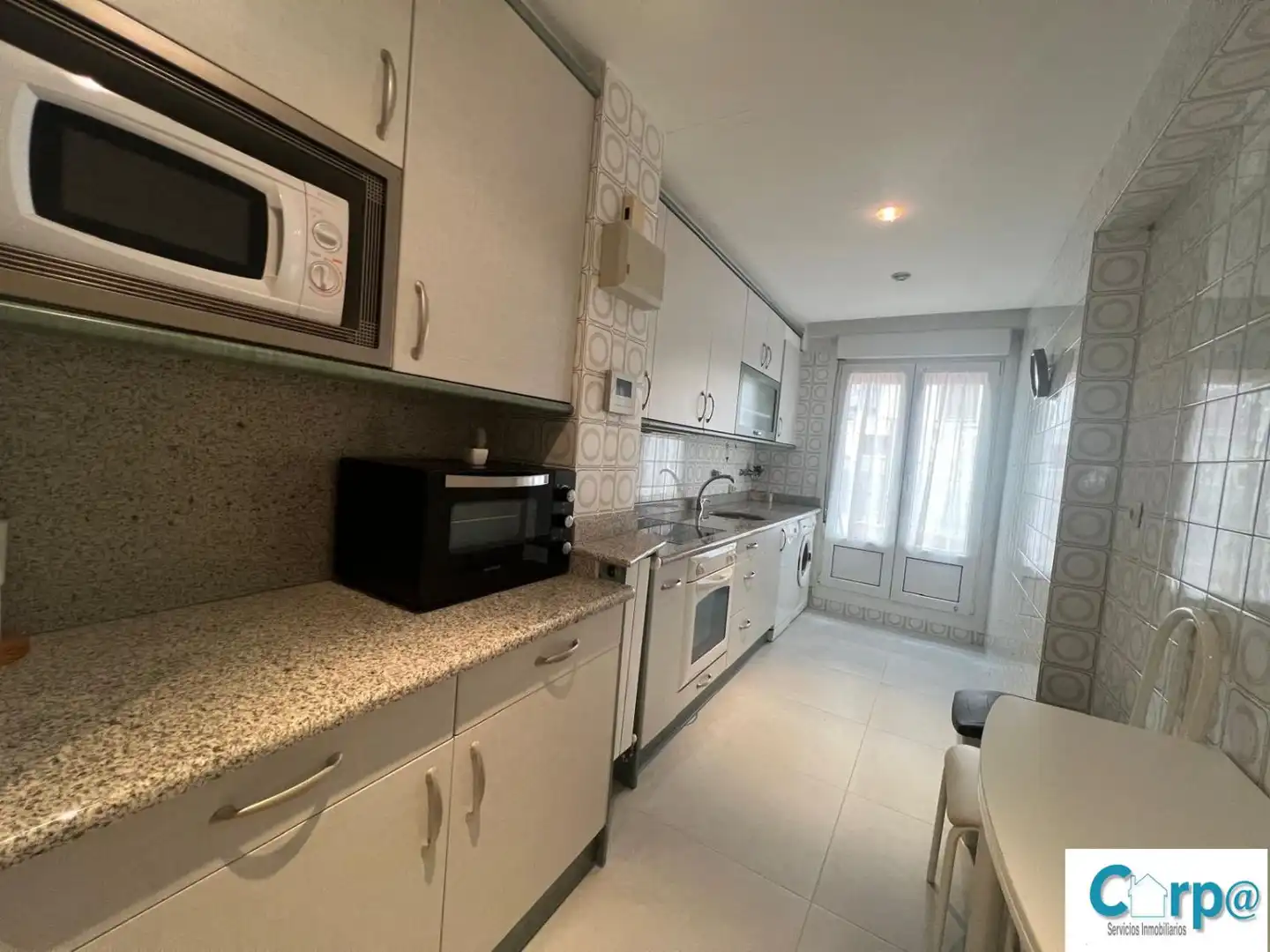 Cocina de Piso de alquiler en  Pamplona / Iruña con Calefacción, Parquet y Amueblado