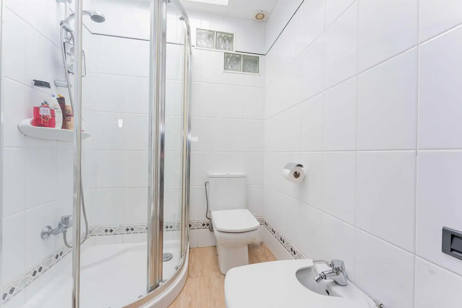 Bathroom of Flat for sale in Castelldefels  with Air Conditioner, Heating and Parquet flooring