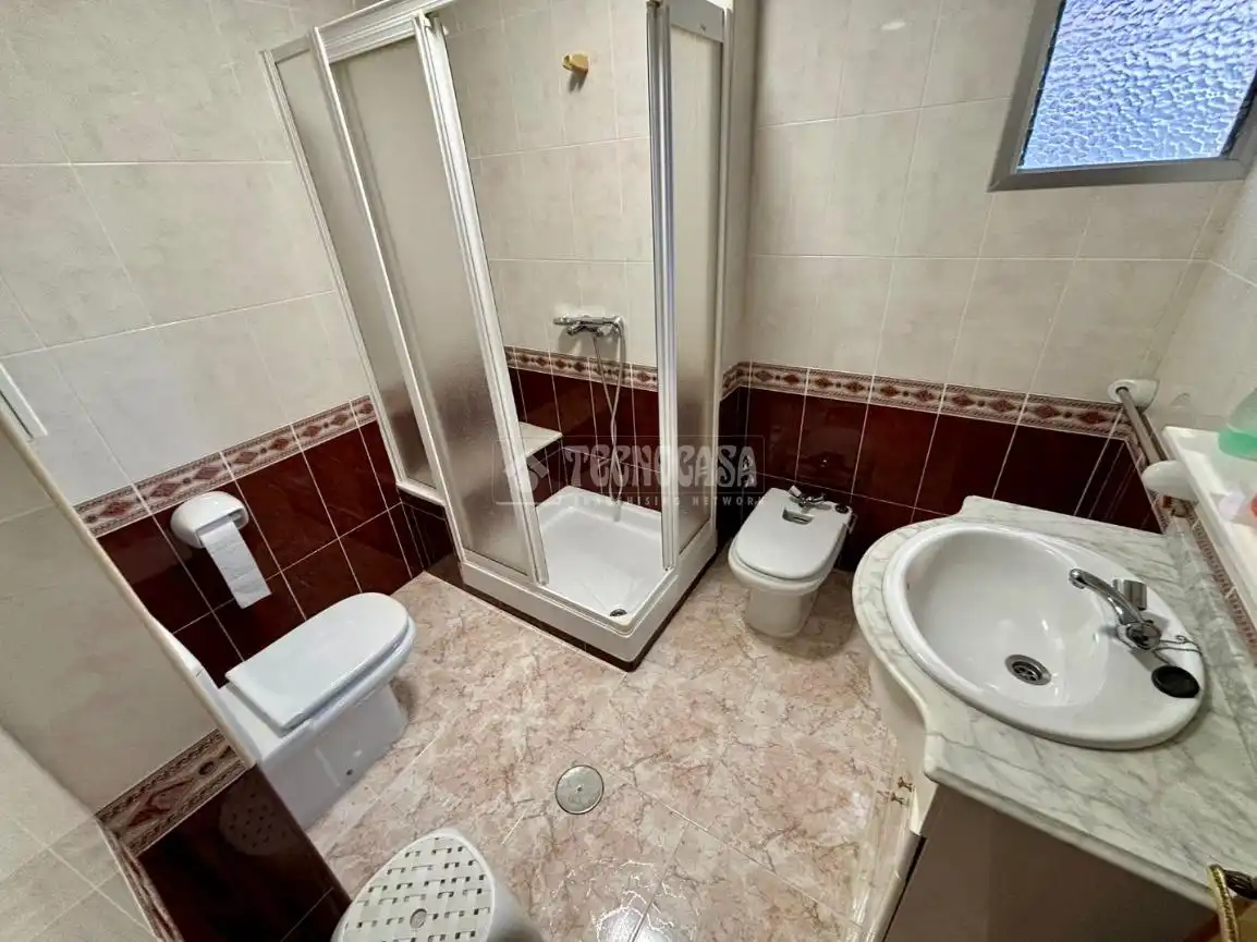 Baño de Piso en venta en Málaga con Aire acondicionado, Balcón y Alarma