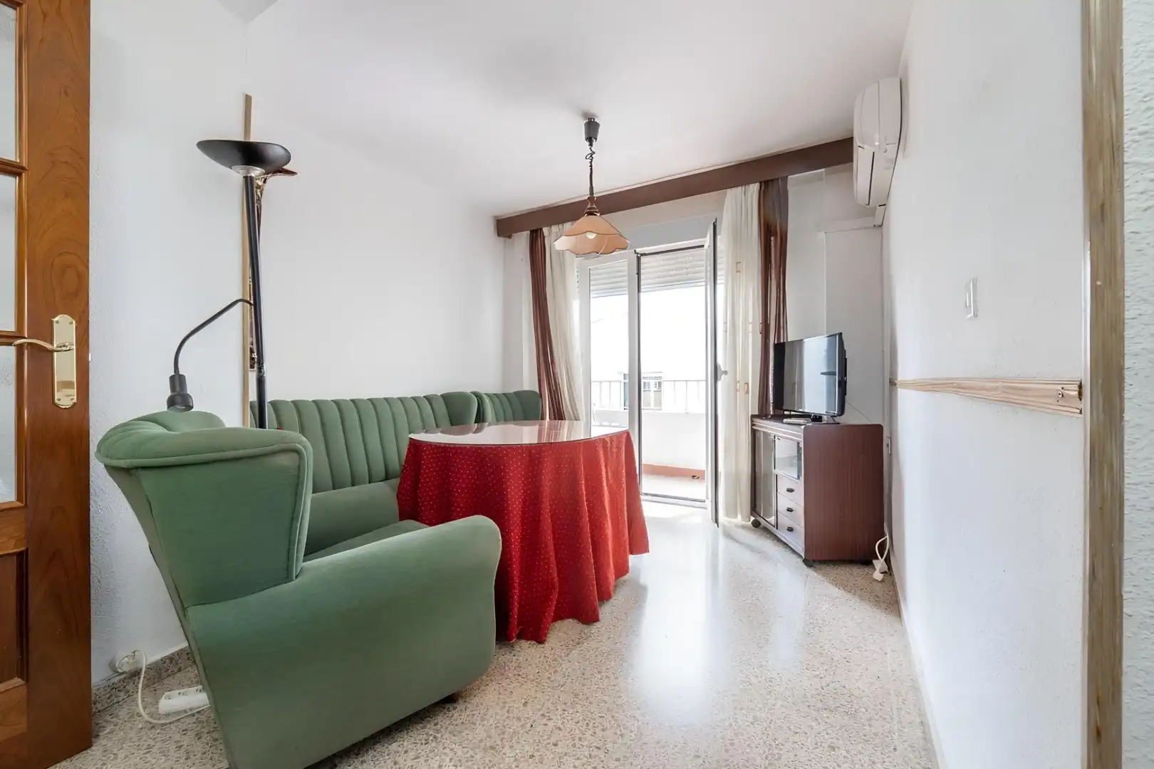 Sala d'estar de Pis en venda en Granada amb Aire condicionat i Balcó