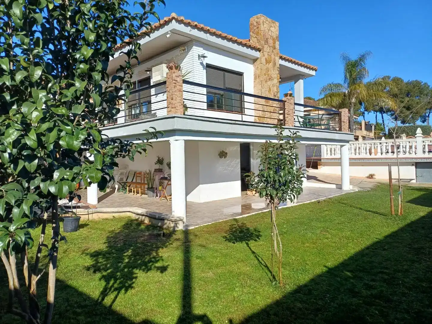 Außenansicht von Haus oder Chalet zum Verkauf in Chiva mit Klimaanlage, Schwimmbad und Balkon