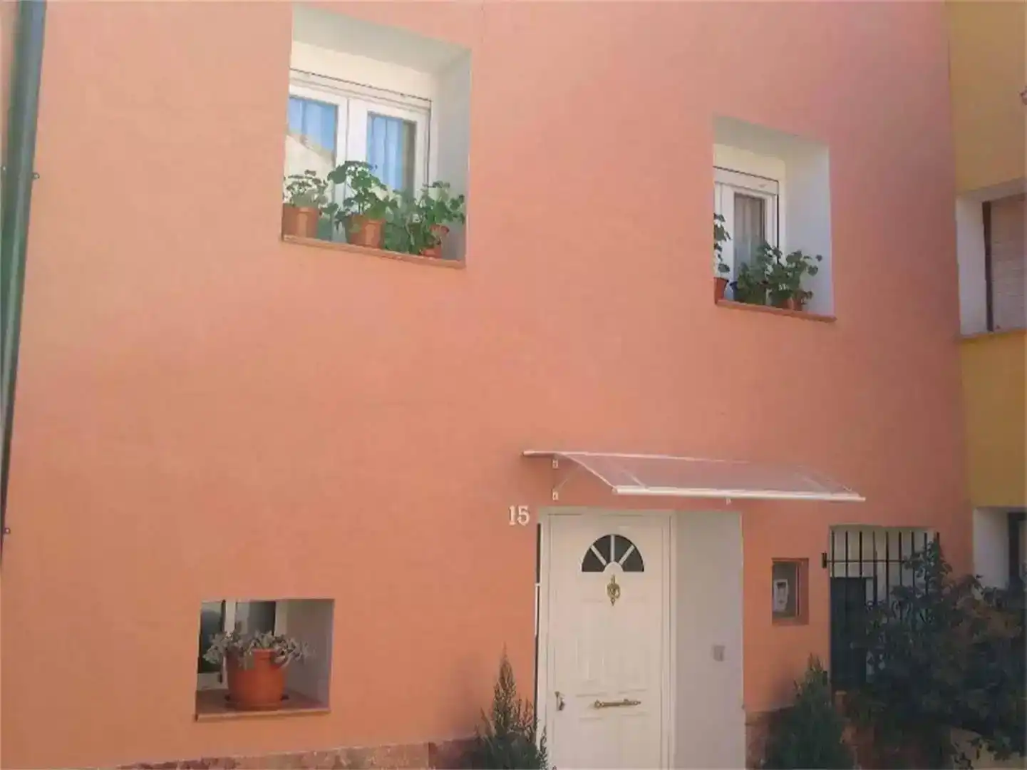 Vista exterior de Casa adosada en venda en Aniñón amb Jardí privat, Parquet i Traster