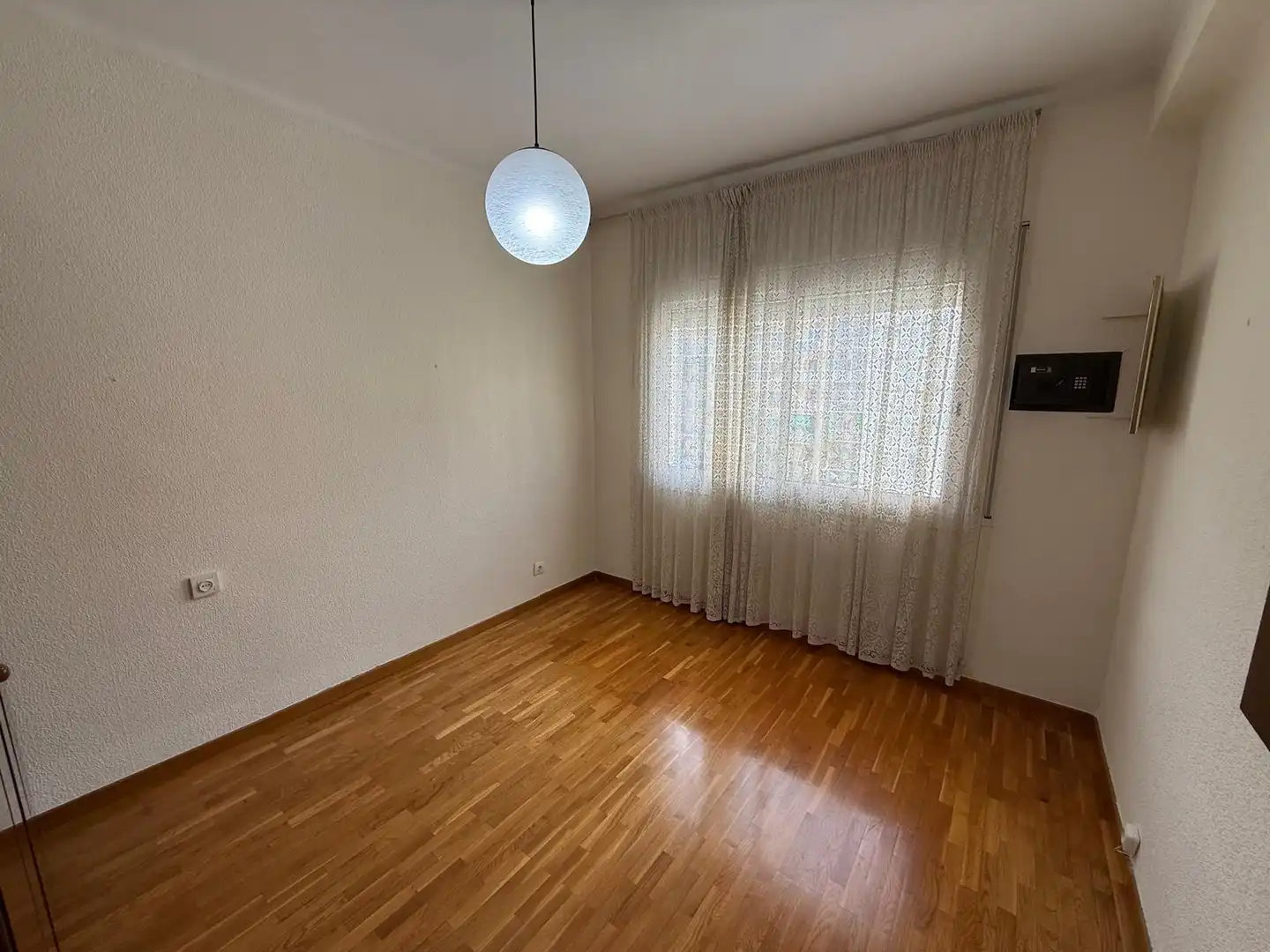 Habitación de Piso en venta en Barcelona con Amueblado y Balcón