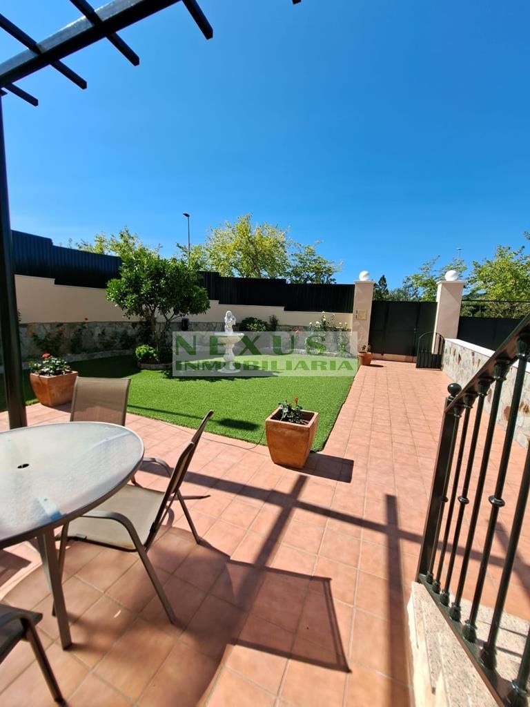 Terrace of Single-family semi-detached to rent in Cáceres Capital  with Air Conditioner, Heating and Private garden