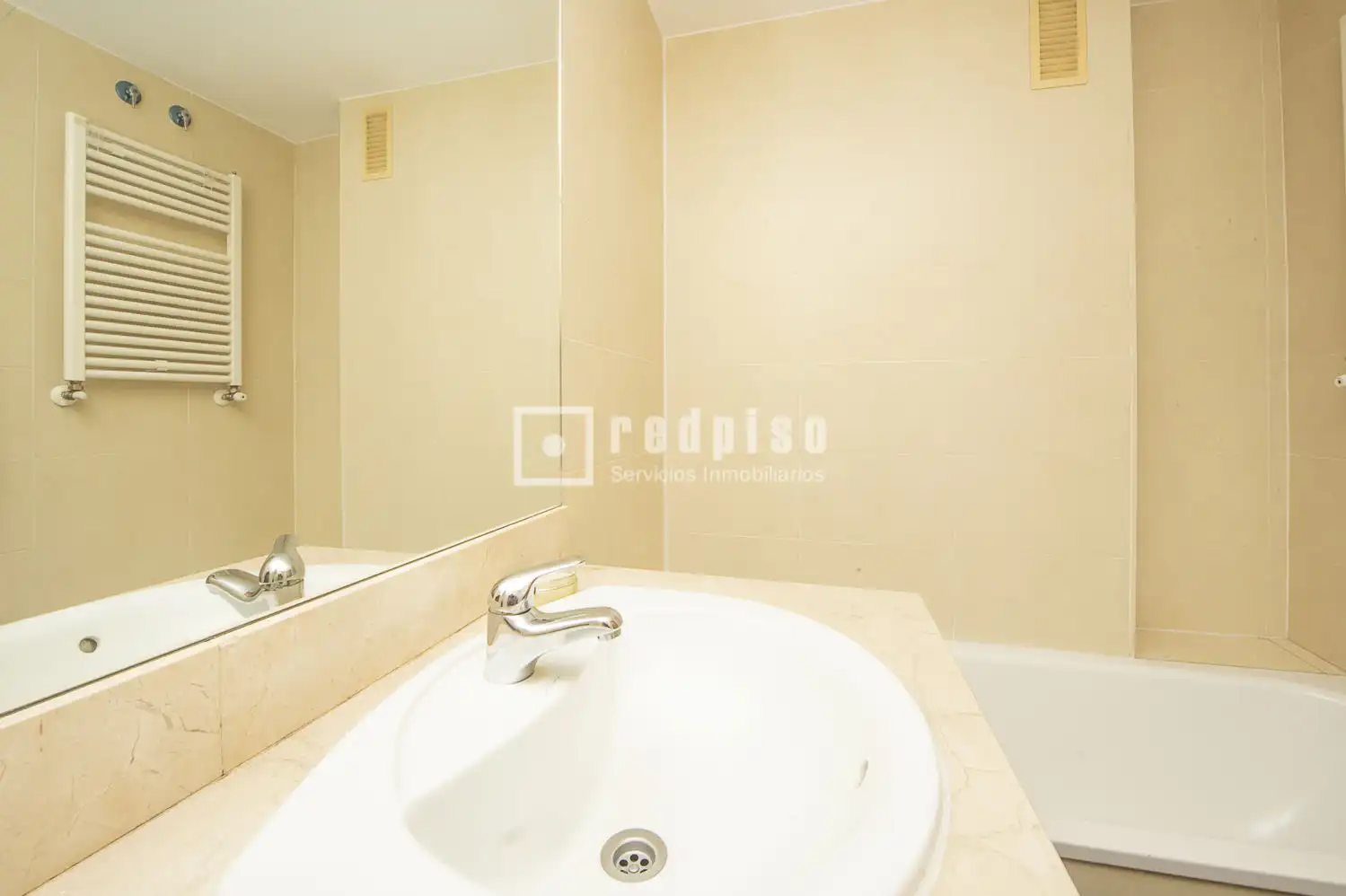 Baño de Piso en venta en Valdemoro con Aire acondicionado, Calefacción y Jardín privado