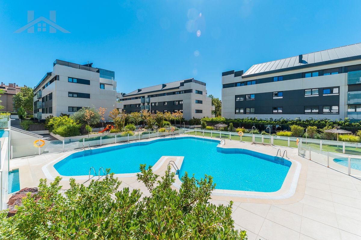 Piscina de Pis en venda en Boadilla del Monte amb Aire condicionat, Calefacció i Terrassa