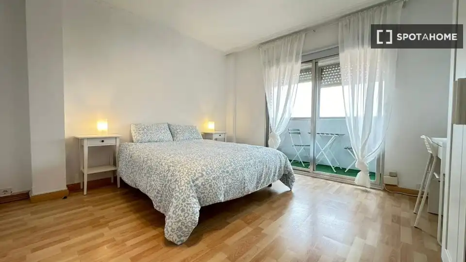 Habitación de Piso de alquiler en Alcalá de Henares con Aire acondicionado, Calefacción y Amueblado