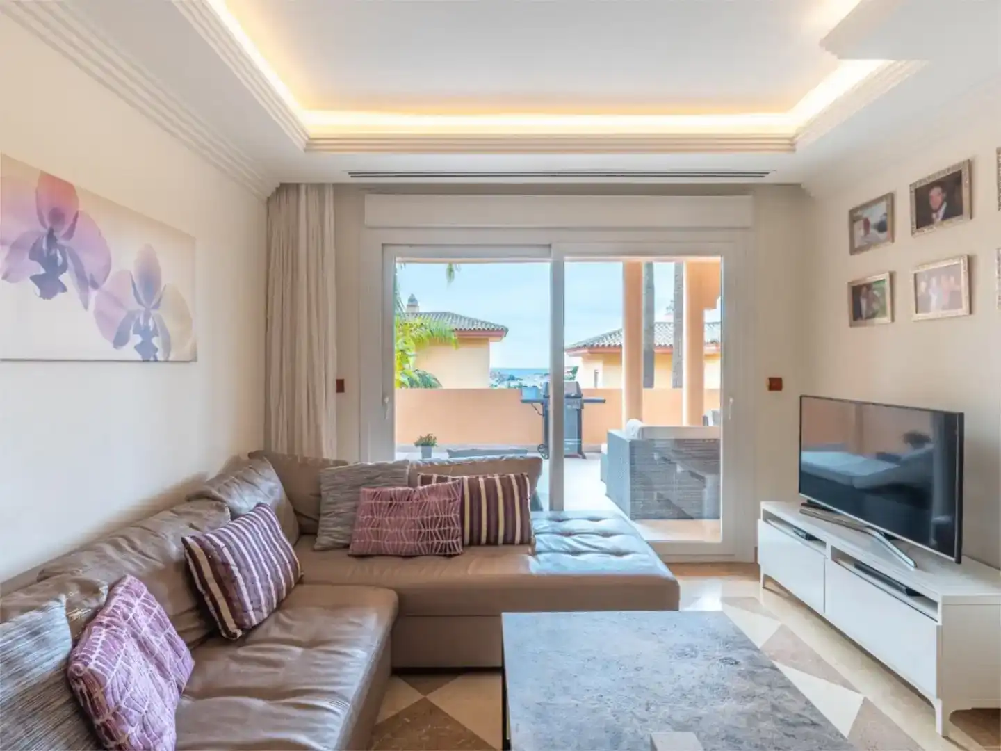Sala d'estar de Apartament de lloguer en Marbella amb Aire condicionat, Piscina i Balcó