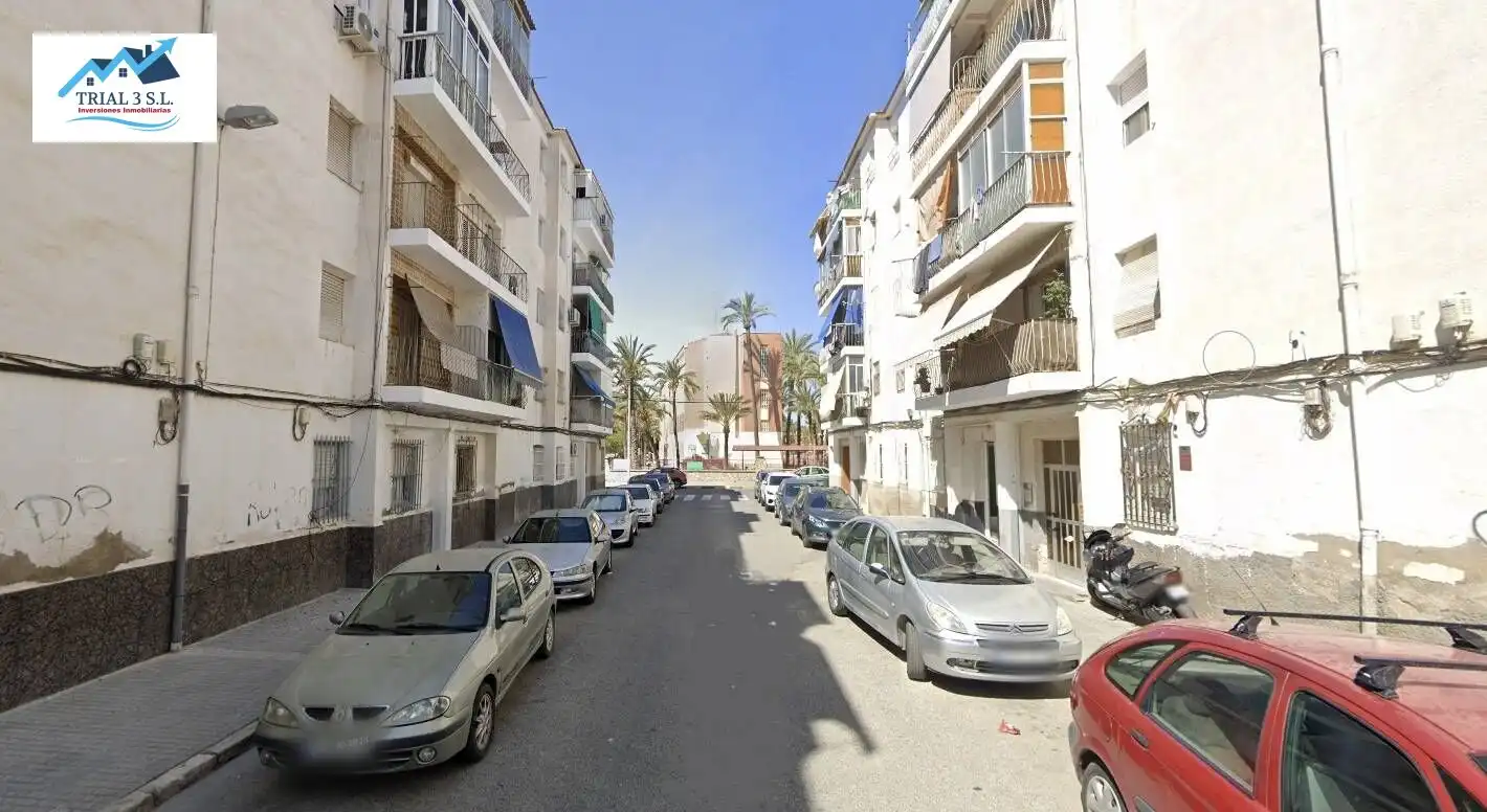 Piso en venta en Calle ALBINELLA