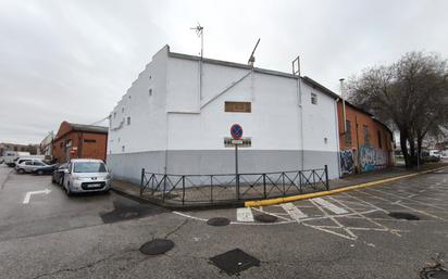 Vista exterior de Nau industrial de lloguer en Fuenlabrada amb Alarma