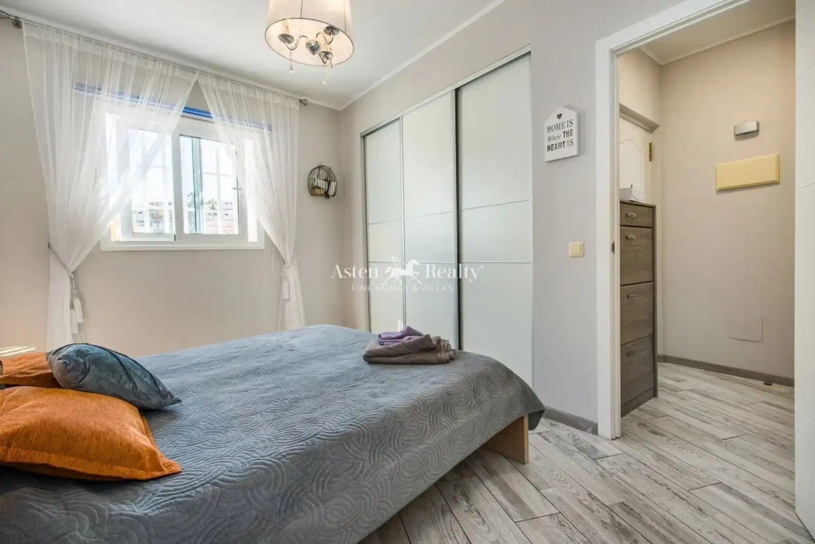 Schlafzimmer von Dachboden zum Verkauf in Adeje mit Terrasse, Schwimmbad und Alarm