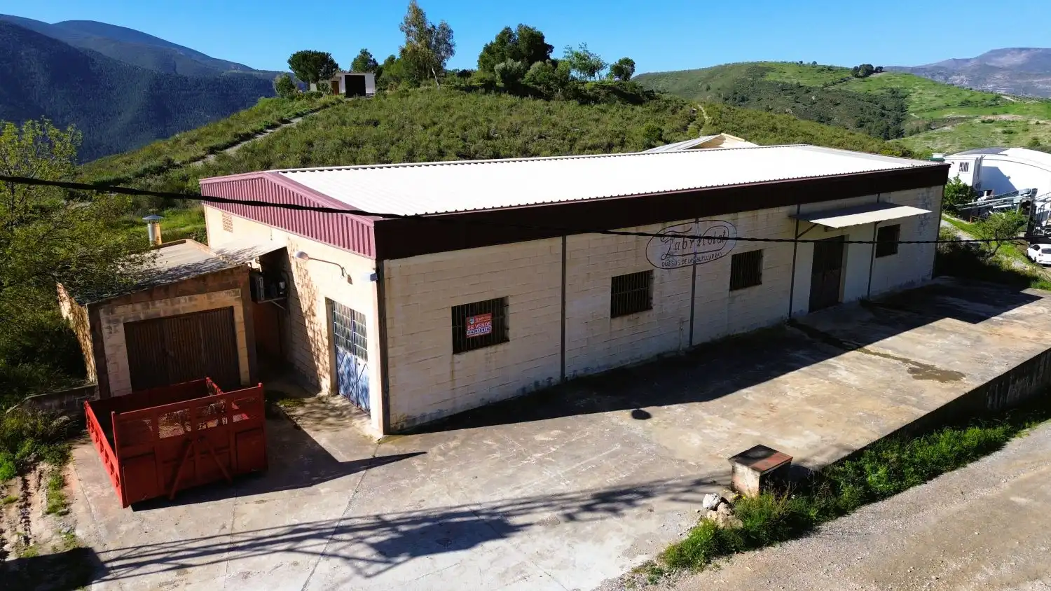 Vista exterior de Nave industrial en venta en Órgiva