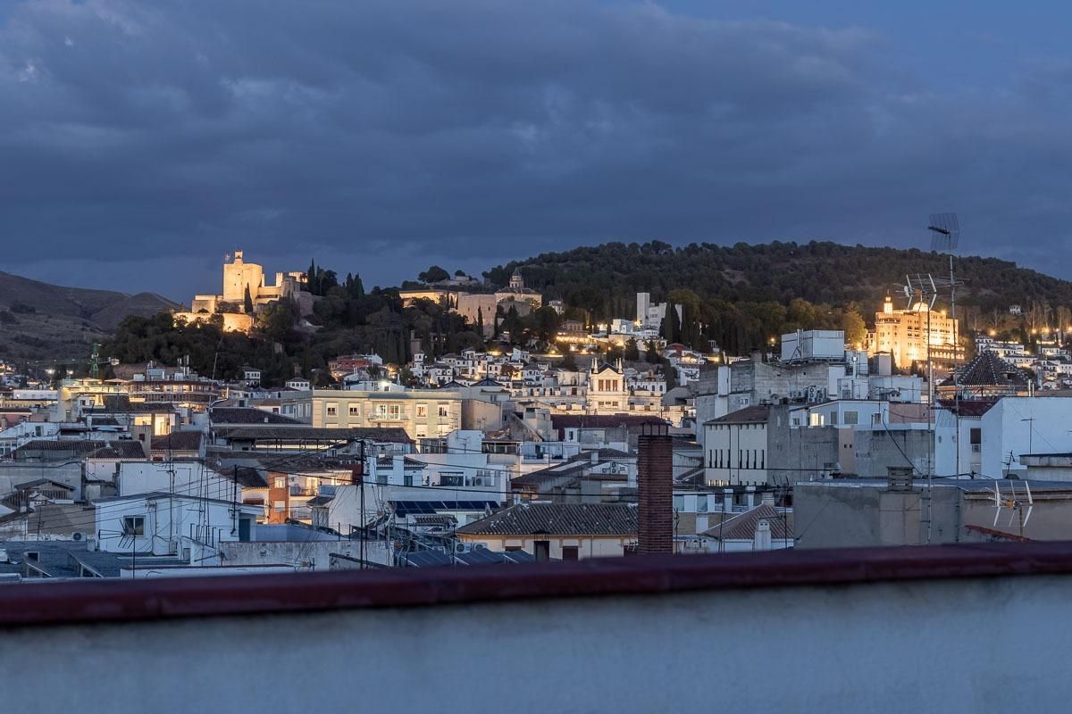 Vista exterior de Dúplex en venta en  Granada Capital con Calefacción, Terraza y Balcón