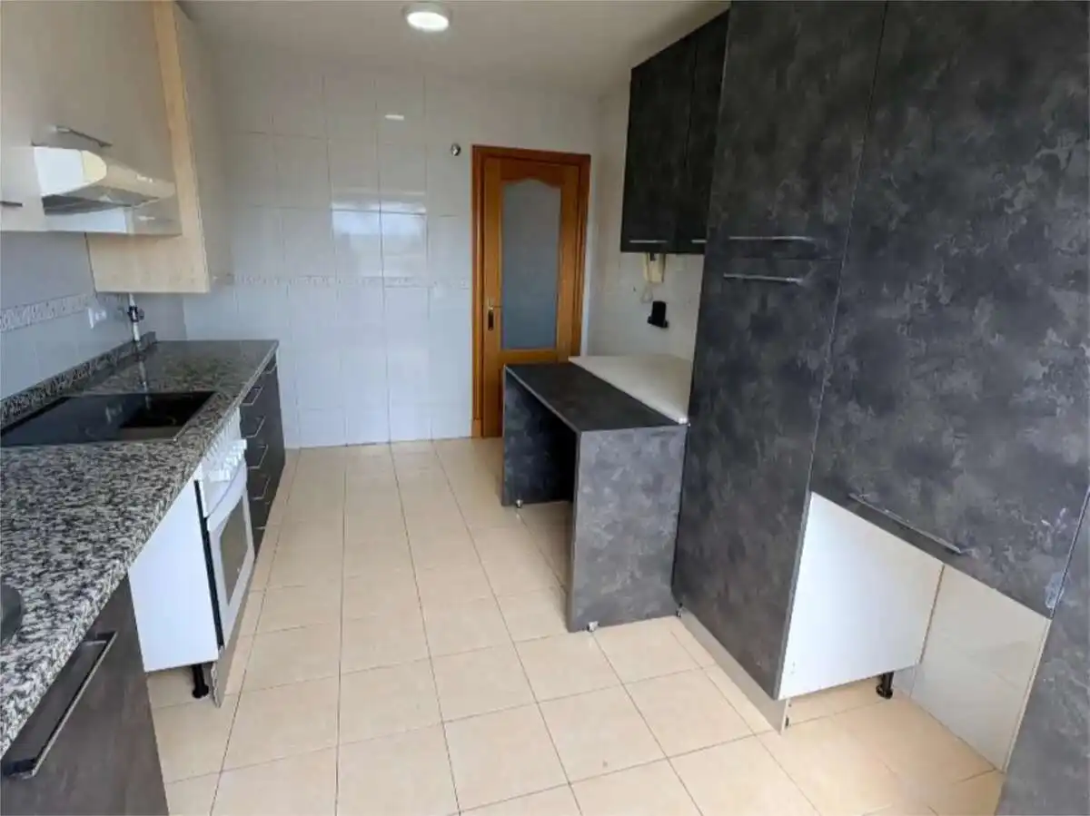 Cuina de Pis en venda en Oviedo  amb Traster