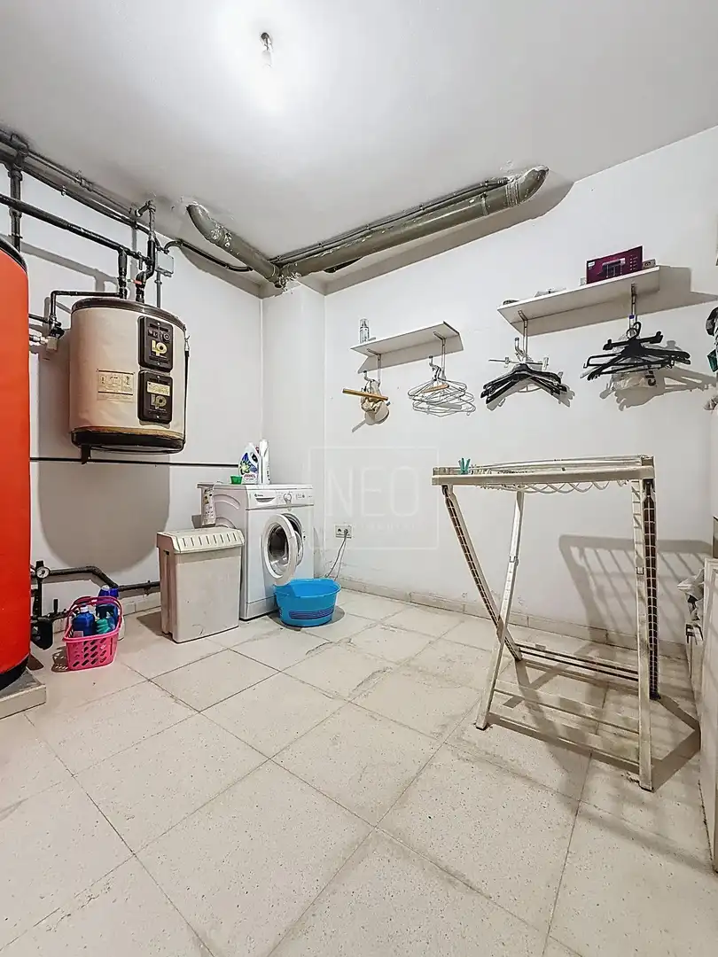 Einfamilien-Reihenhaus zum Verkauf in Granada mit Klimaanlage, Privatgarten und Terrasse
