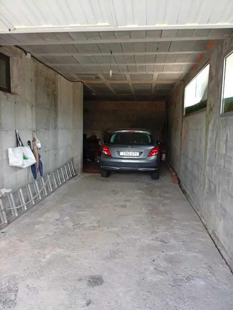 Aparcament de Casa o xalet en venda en Ourense Capital  amb Calefacció, Jardí privat i Parquet