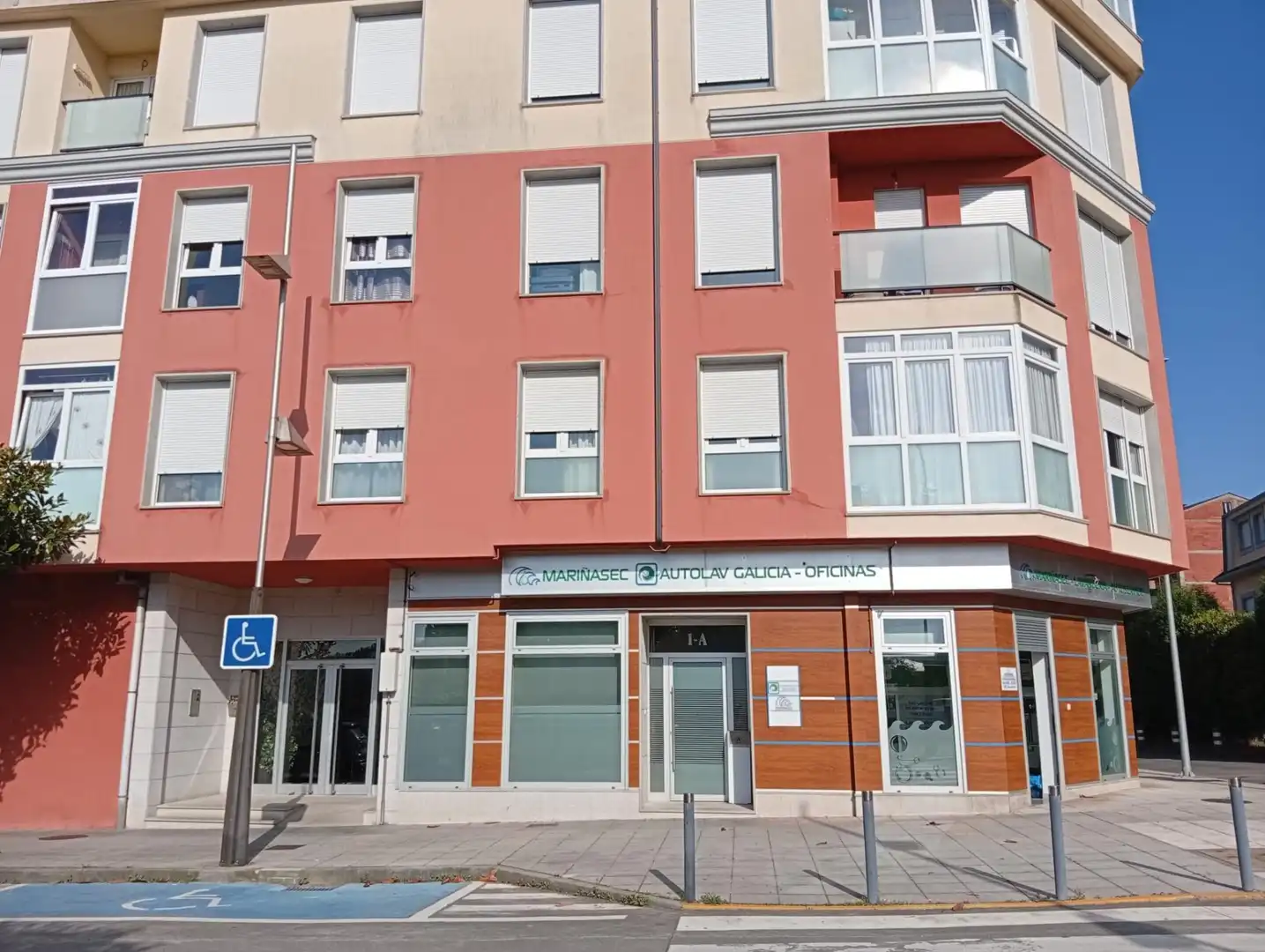 Außenansicht von Garage zum Verkauf in Xove