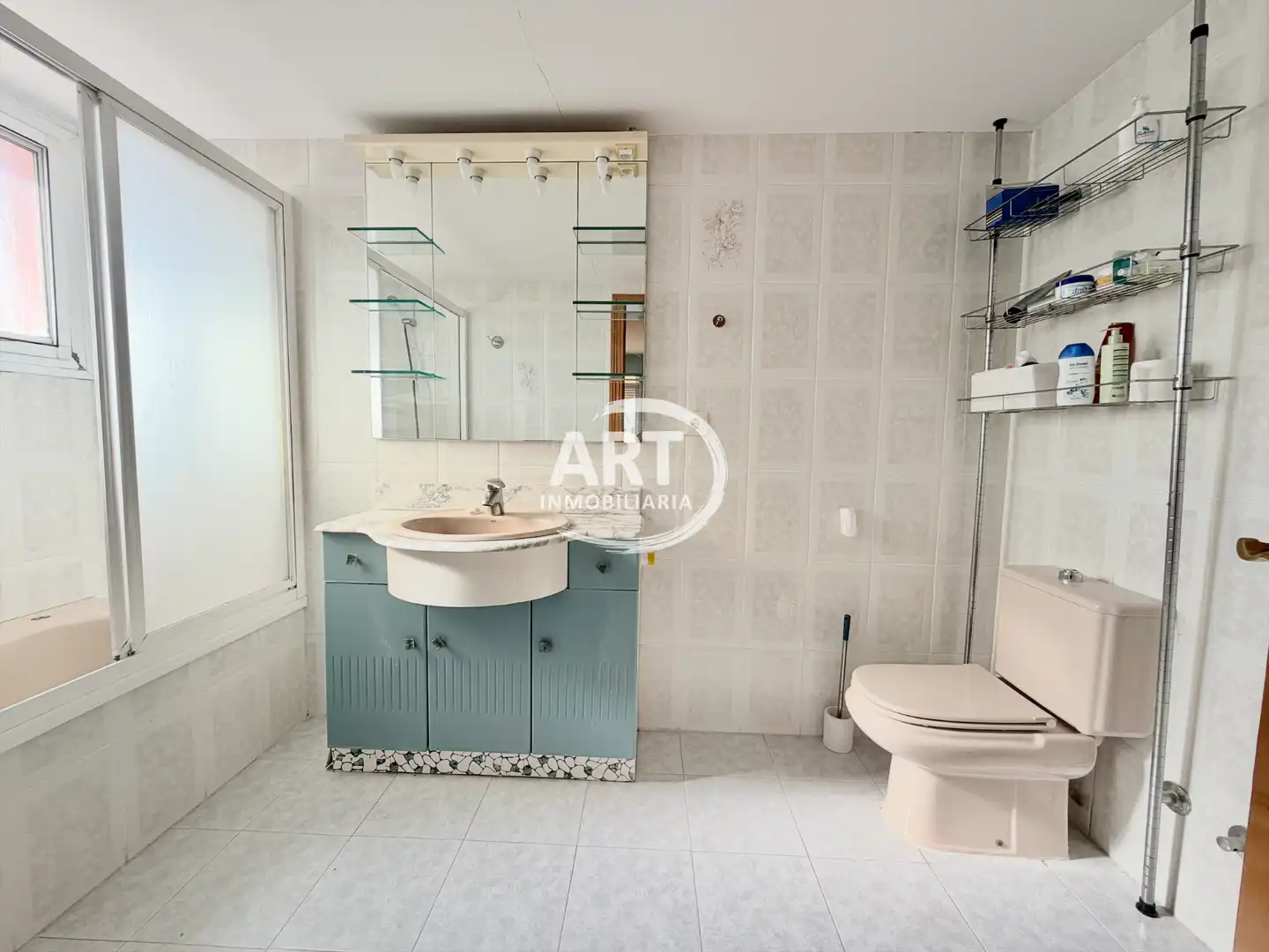 Bathroom of Houses for sale in L'Eliana  with Air Conditioner, Heating and Private garden