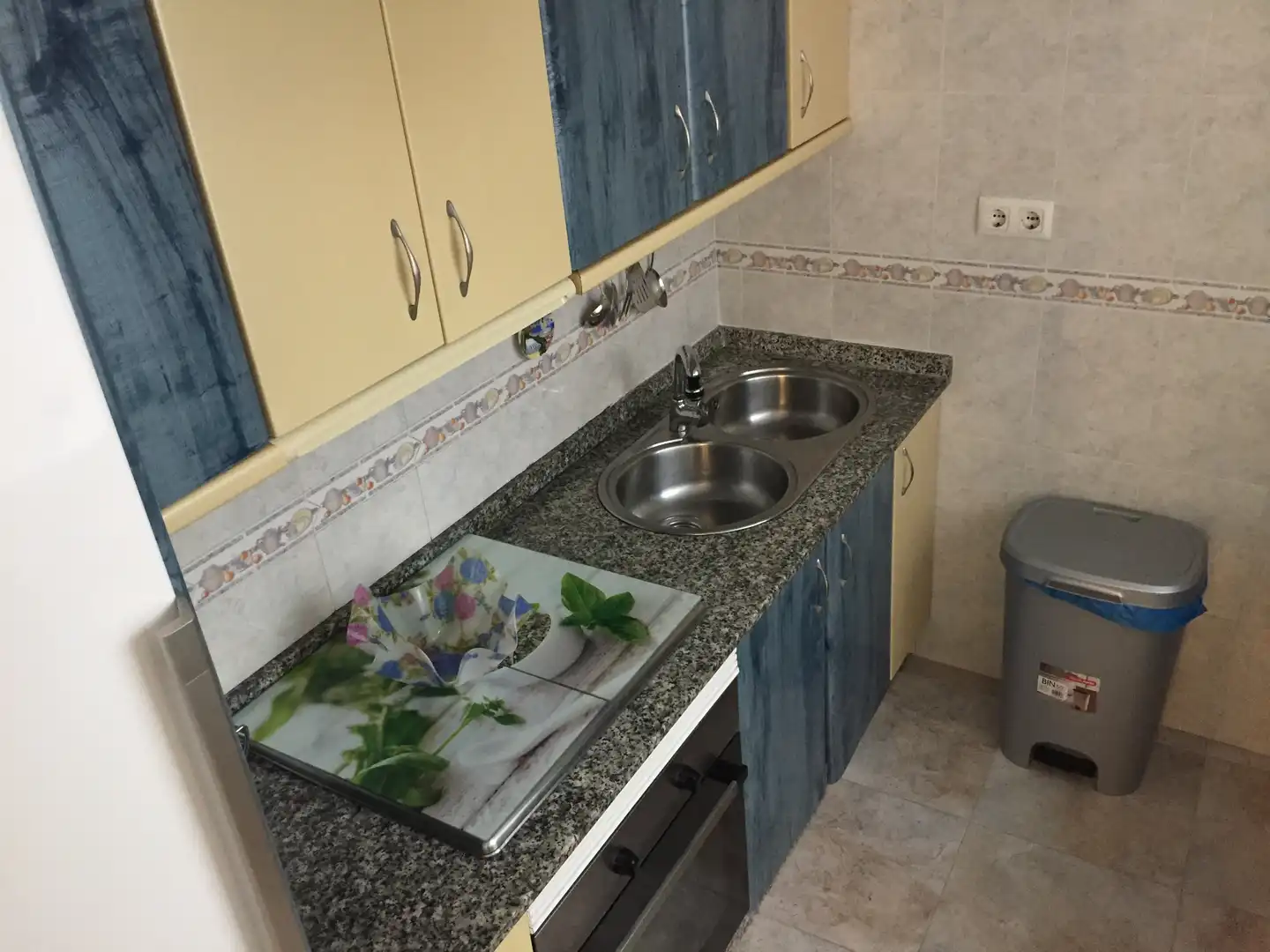 Cuina de Casa o xalet en venda en Vigo  amb Calefacció, Forn i Rentadora
