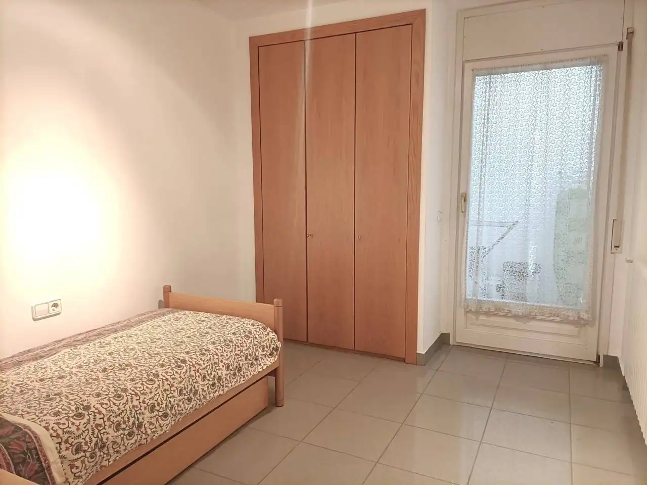 Schlafzimmer von Wohnung zur Miete in Vic mit Heizung, Möbliert und Balkon