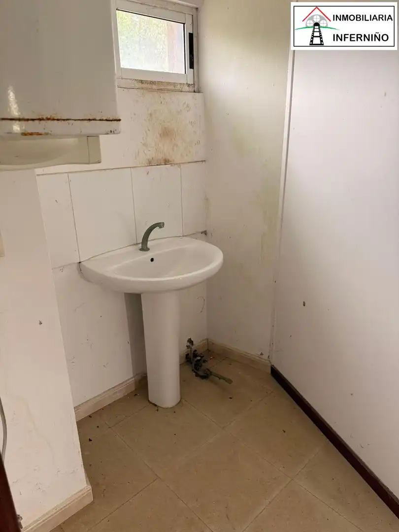 Badezimmer von Geschaftsraum zur Miete in San Sadurniño
