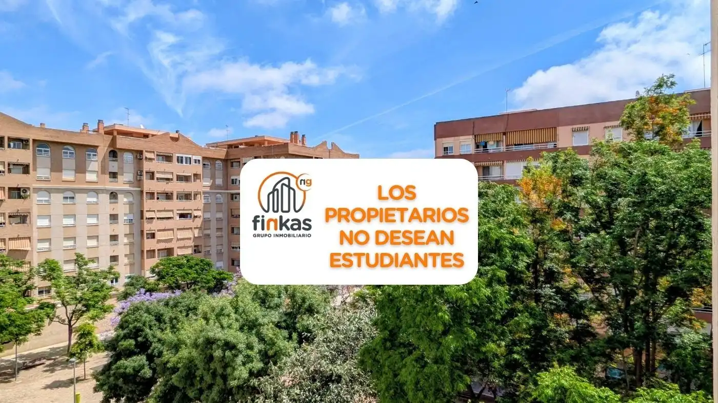 Vista exterior de Pis de lloguer en Valencia amb Balcó