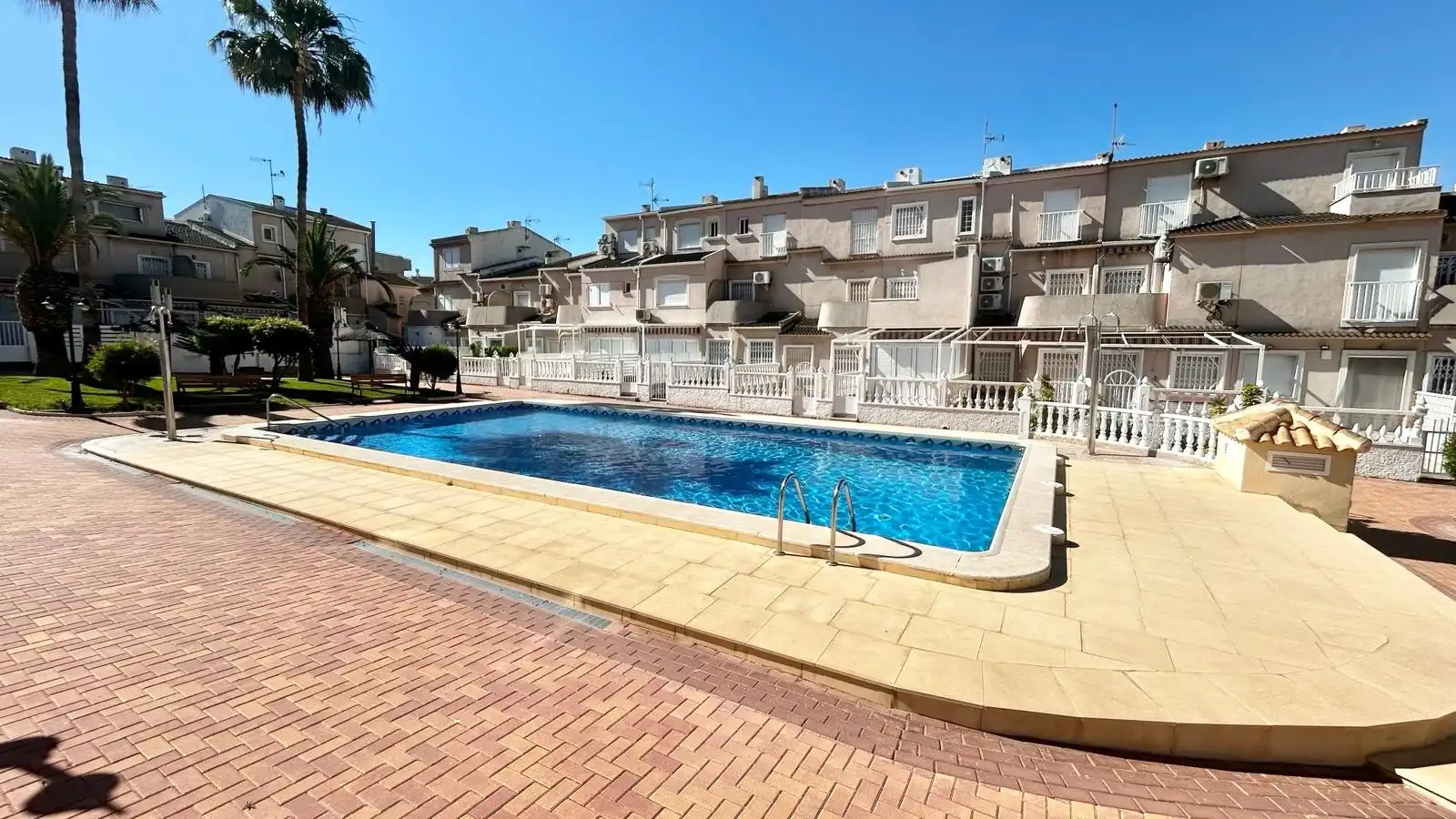 Piscina de Planta baja de alquiler en Pilar de la Horadada con Aire acondicionado, Terraza y Piscina