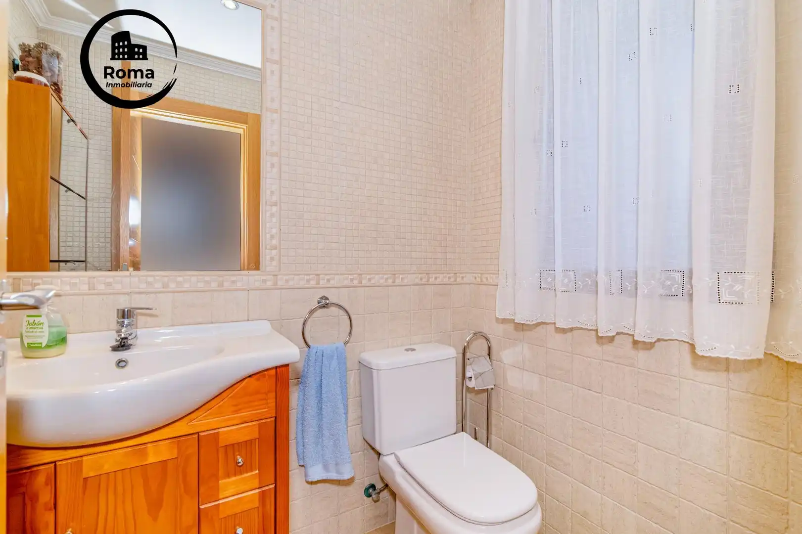 Baño de Casa adosada en venta en La Zubia con Aire acondicionado, Calefacción y Piscina