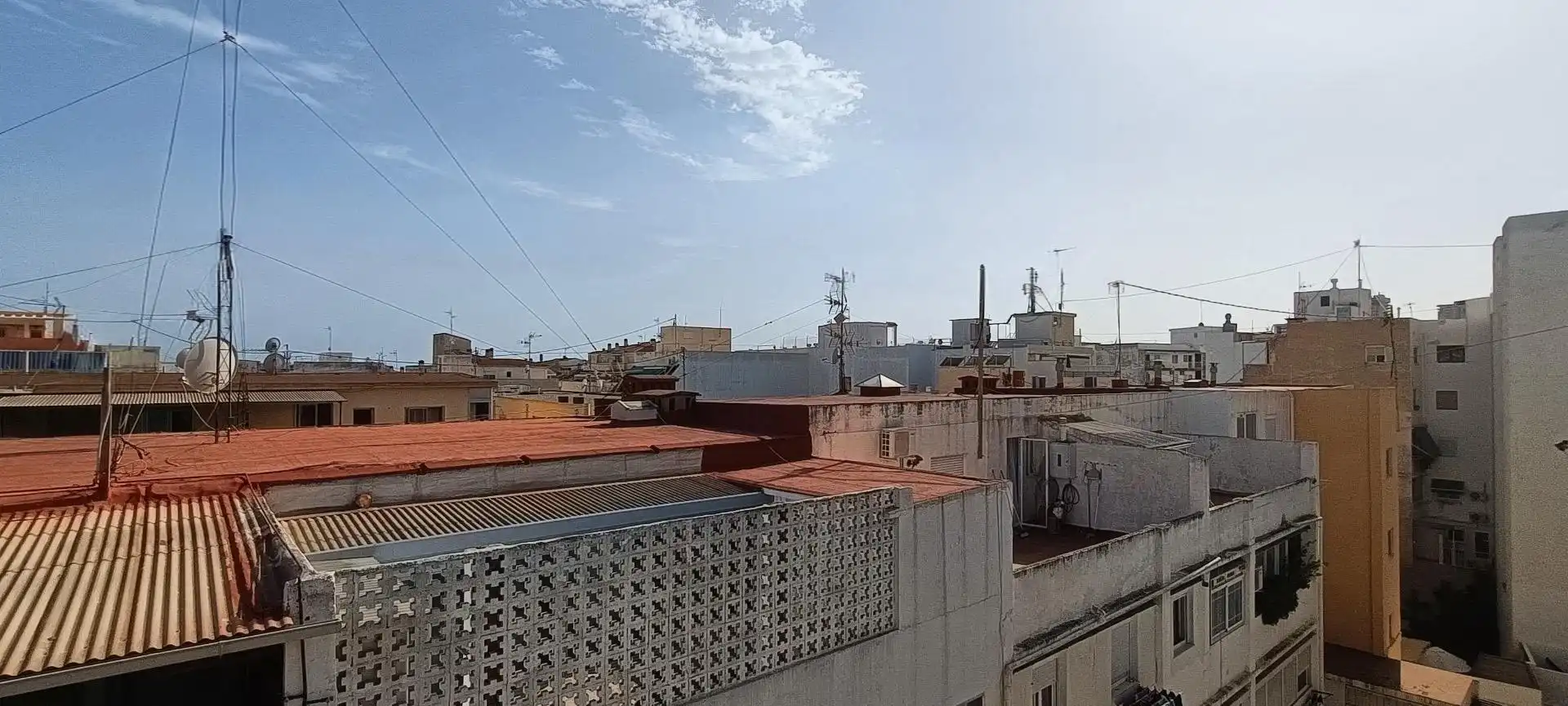 Vista exterior de Àtic en venda en Benidorm amb Aire condicionat, Terrassa i Moblat