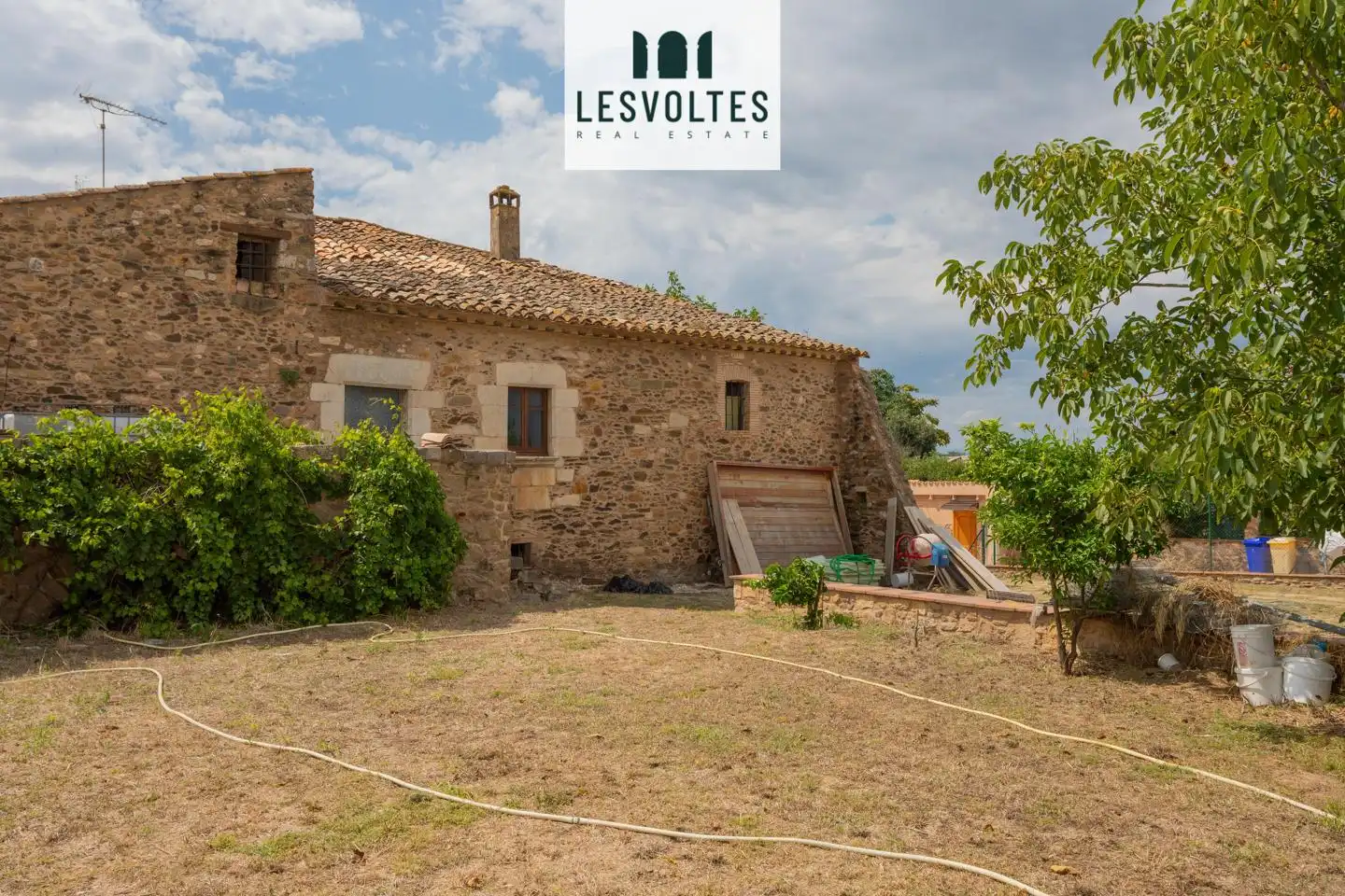 Vista exterior de Casa o xalet en venda en Juià amb Aire condicionat, Calefacció i Jardí privat