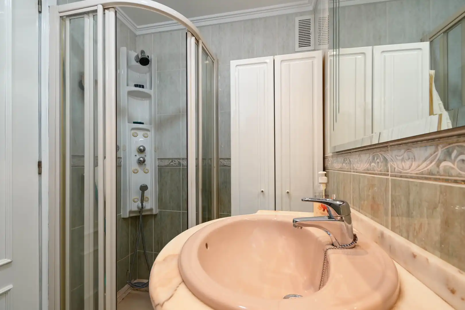 Bathroom of Apartments for sale in Benidorm