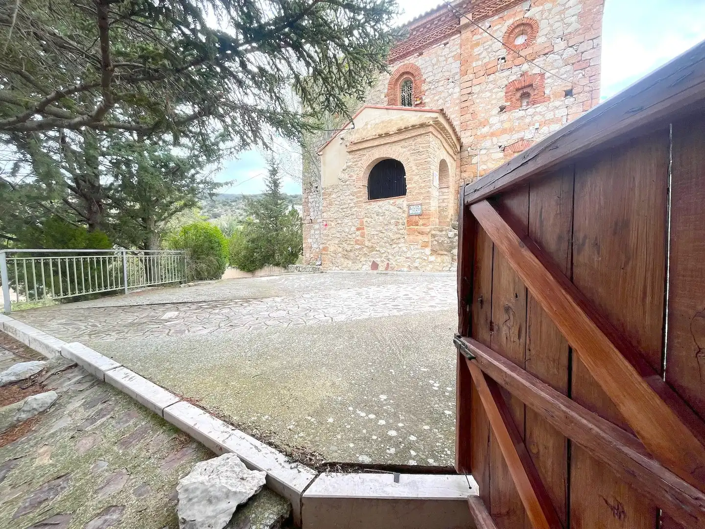 Vista exterior de Finca rústica en venda en Bea amb Calefacció, Terrassa i Moblat