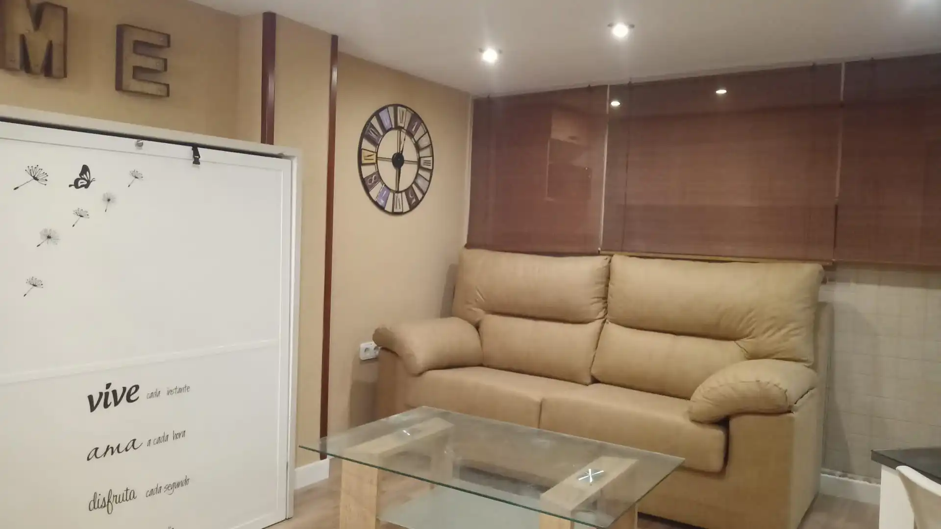 Sala de estar de Apartamento de alquiler en  Jaén Capital con Aire acondicionado, Calefacción y Amueblado