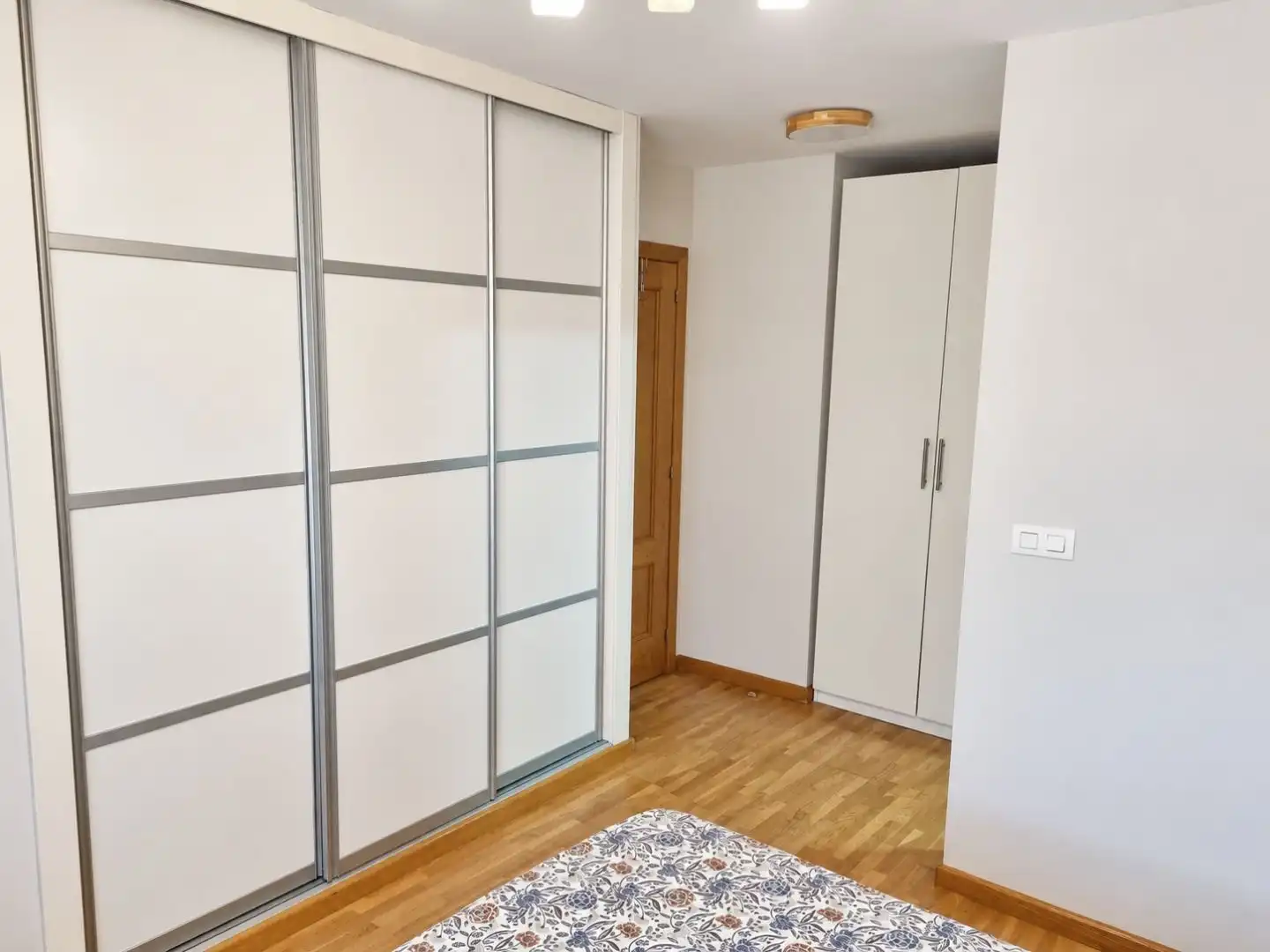 Dormitori de Pis de lloguer en Villaquilambre amb Terrassa i Balcó
