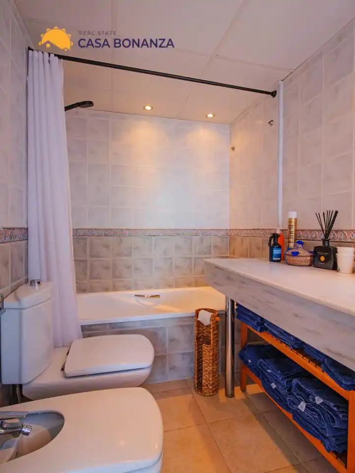 Bathroom of Apartments for sale in Almuñécar  with Air Conditioner, Terrace and Furnished