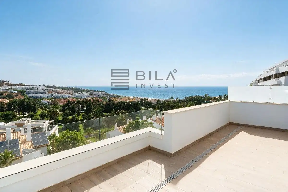 Vista exterior de Piso en venta en Mijas con Aire acondicionado, Terraza y Piscina