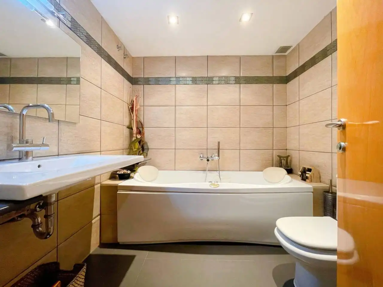 Bathroom of Houses for sale in Cerdanyola del Vallès  with Air Conditioner, Heating and Private garden