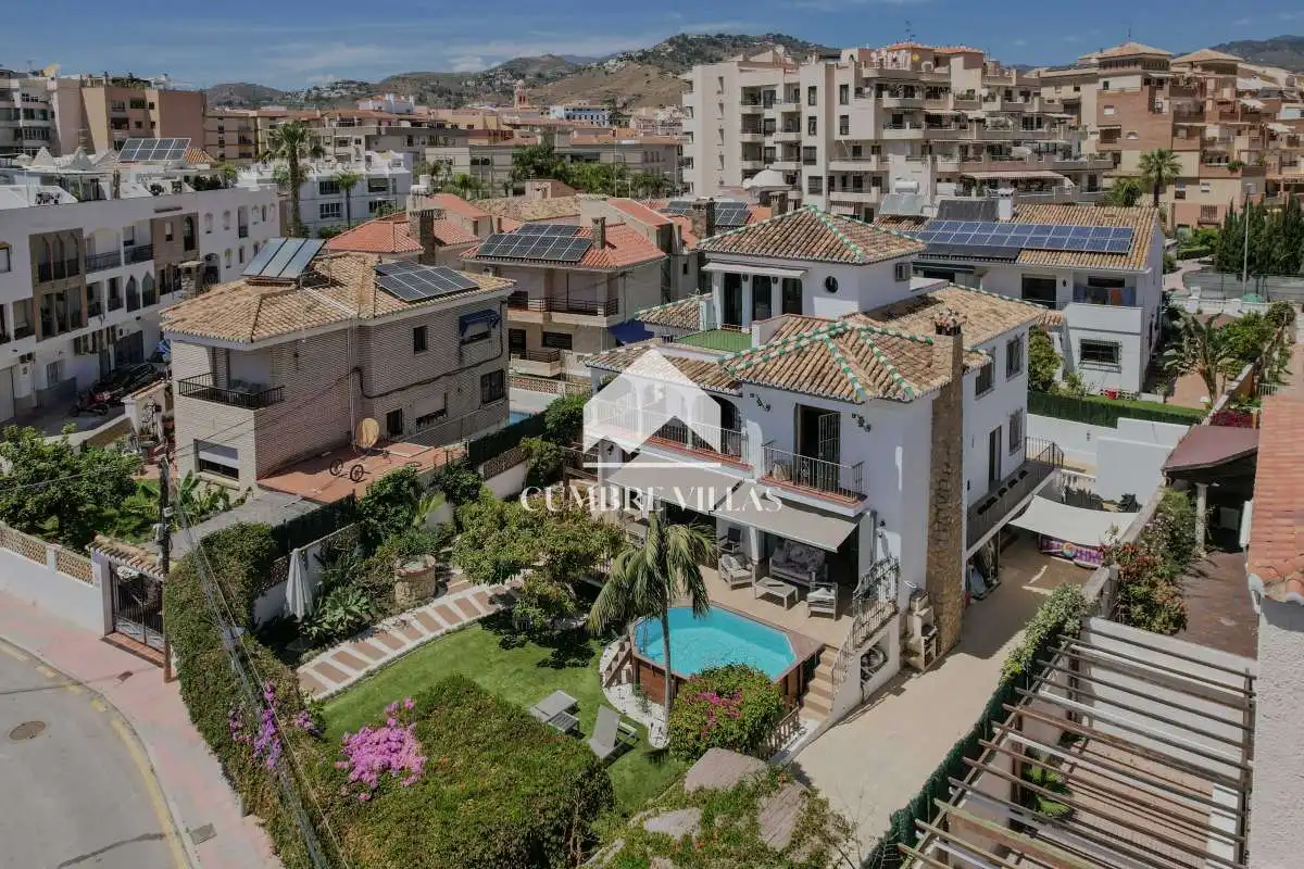 Vista exterior de Casa o chalet en venta en Almuñécar con Jardín privado, Terraza y Amueblado