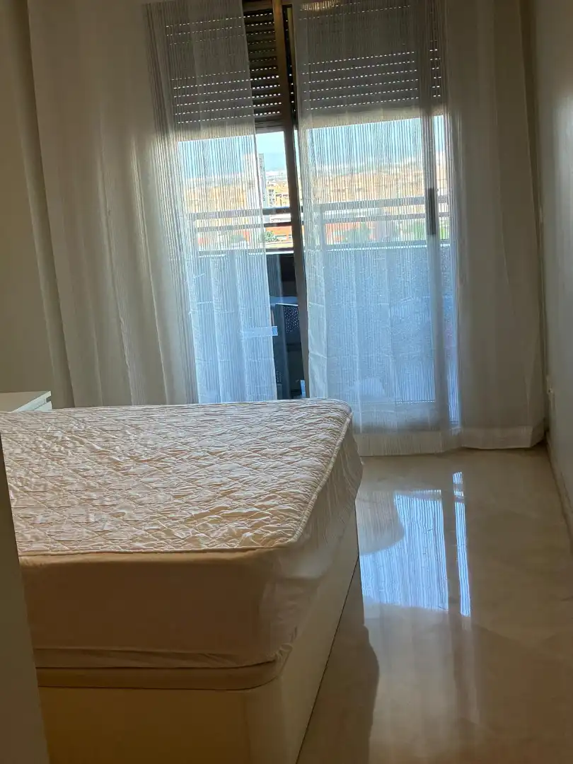 Dormitori de Apartament de lloguer en Valencia amb Aire condicionat, Calefacció i Terrassa