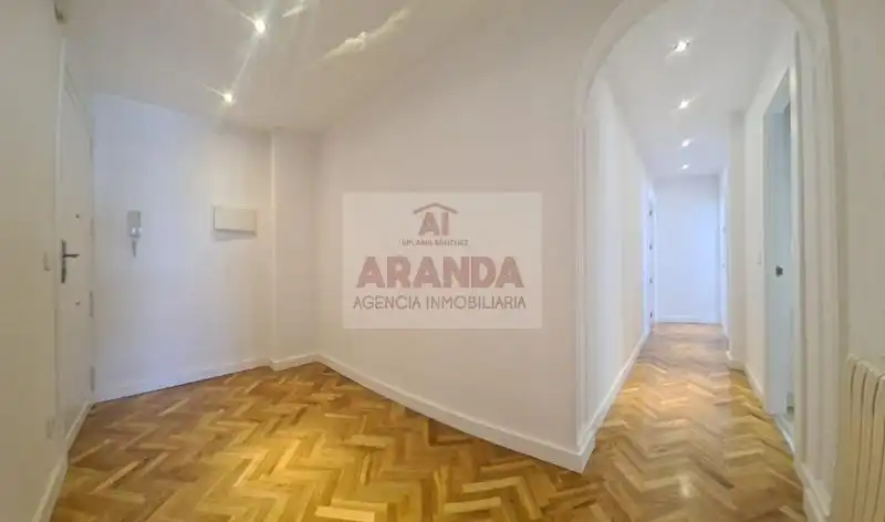 Schlafzimmer von Wohnung zur Miete in Zaragoza mit Klimaanlage, Heizung und Ofen