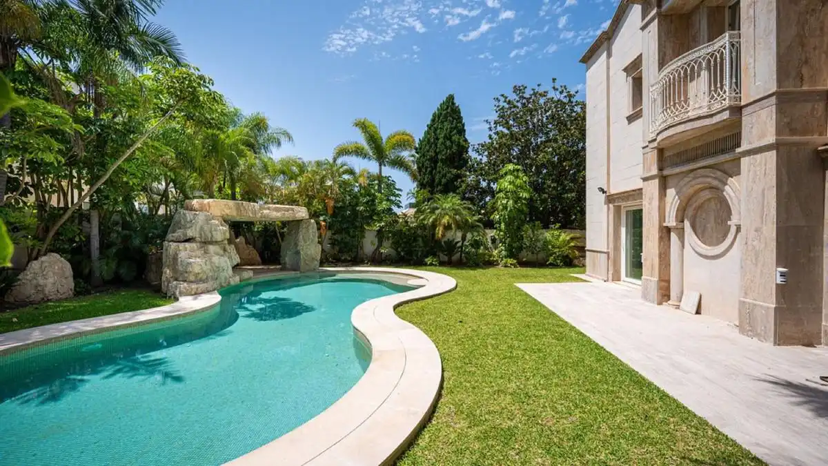Swimming pool of Houses for sale in Marbella  with Air Conditioner, Private garden and Terrace