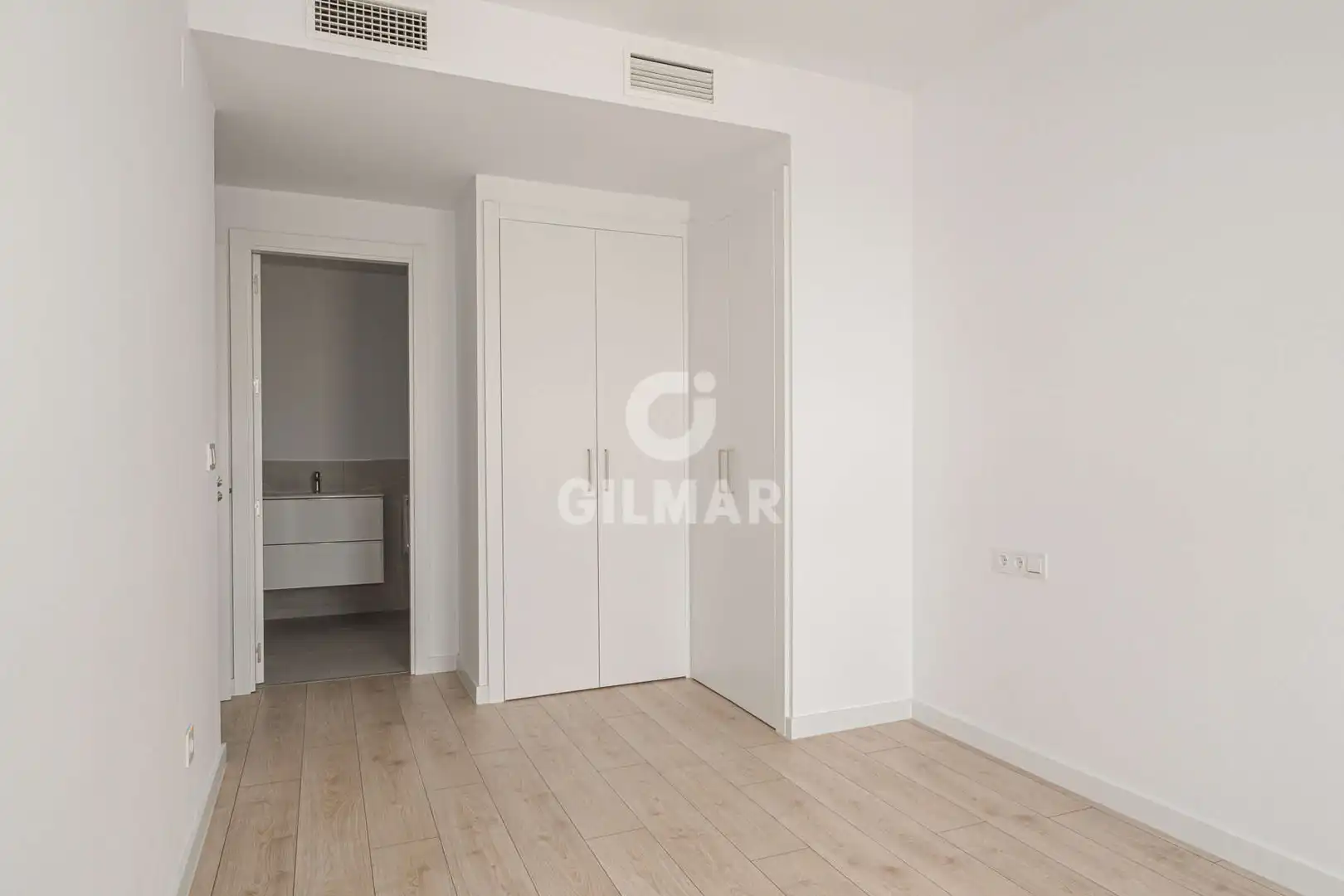Bedroom of Flat for sale in Tomares  with Heating, Private garden and Storage room