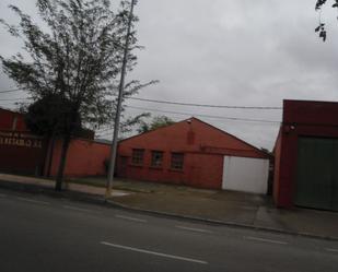 Vista exterior de Nau industrial en venda en León Capital 