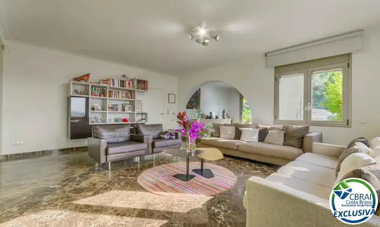 Sala d'estar de Casa o xalet en venda en La Jonquera amb Aire condicionat, Calefacció i Jardí privat