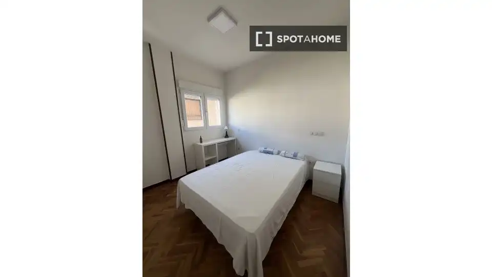 Habitación de Piso para compartir en Zaragoza con Aire acondicionado, Terraza y Amueblado