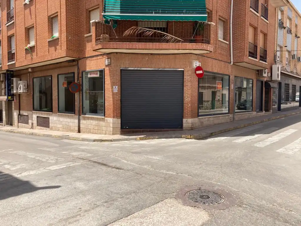 Local comercial de lloguer a Real